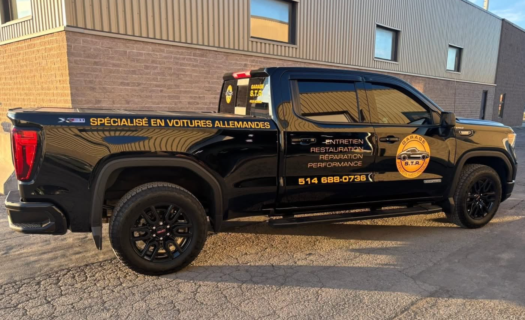 Camion GMC Sierra Elevation d'intervention du Garage S.T.R.